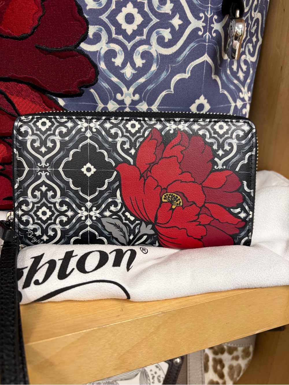 NWT RARE Brighton Barbados Poppy Black Tile Zip Around Wallet Wristlet